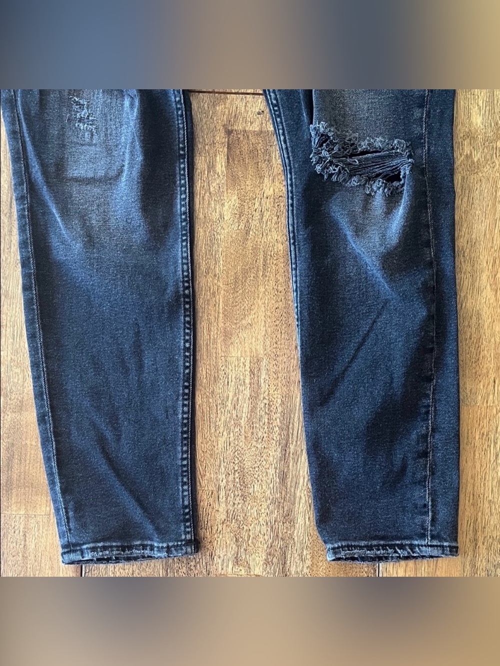 H&M Men’s Distressed Skinny Jeans - Picture 3 of 10